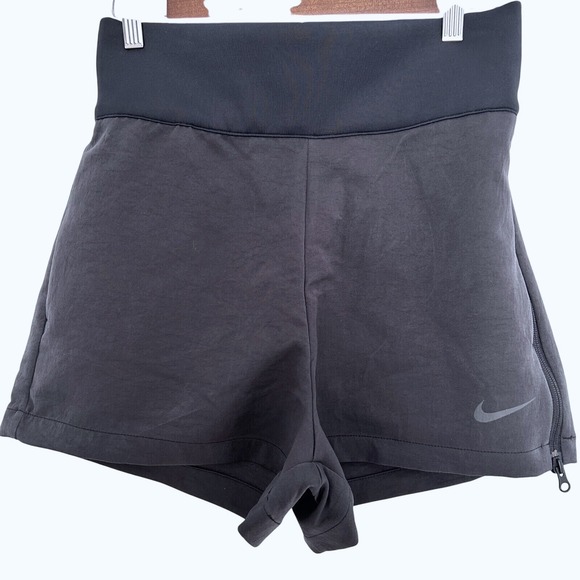 Nike Pants - Nike NWT Medium Team‎ Tech Pack athletic shorts women's gray/black